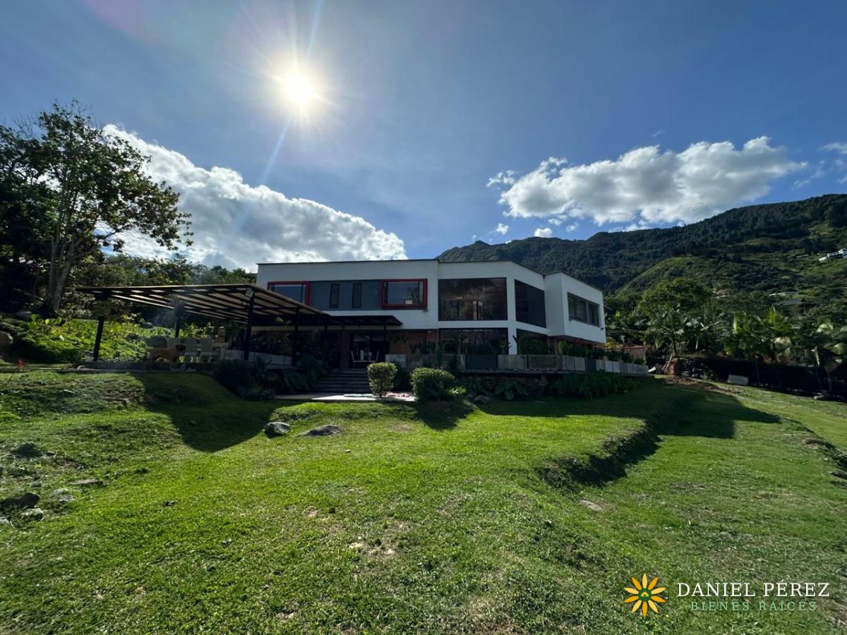 Casa campestre de lujo en la Parcelación Santana Vereda La Veta Copacabana, foto 3