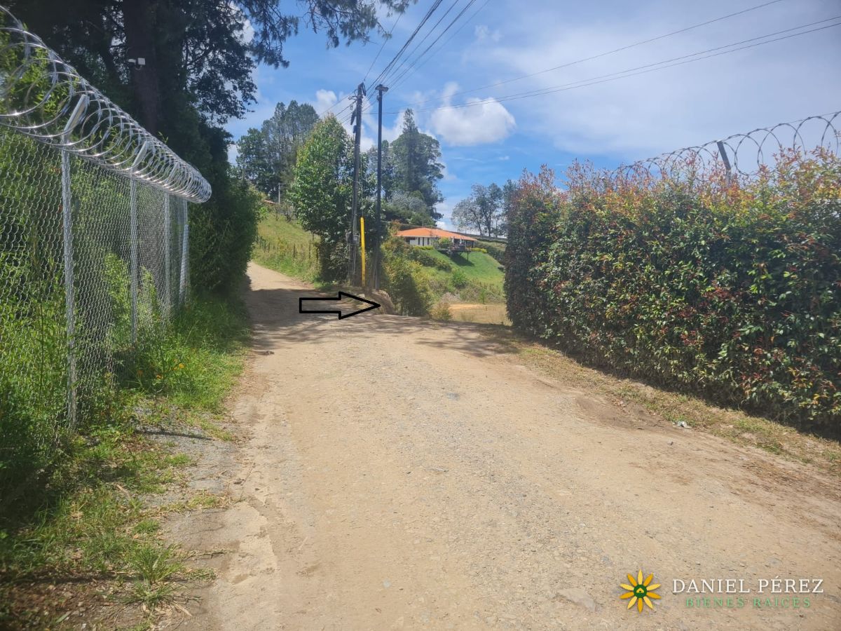 Lote campestre de más de 3.700 m² en San Vicente Ferrer: agua propia, 25 frutales, escritu, foto 4